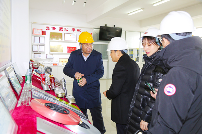 青島城投海發集團董事長鞠保軒等一行到萬基控股集團調研